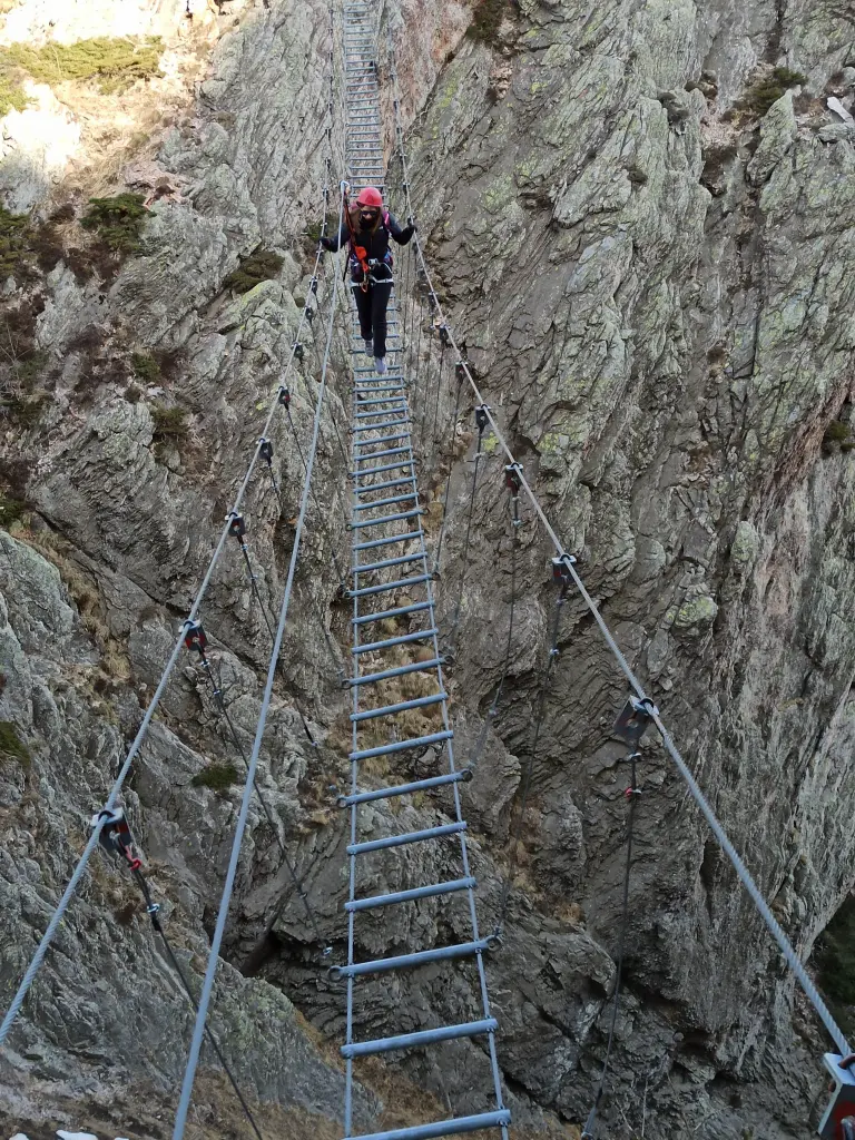 SPECIALE CANALI CON PICCHE E RAMPONI - Società Guide Alpine Finale